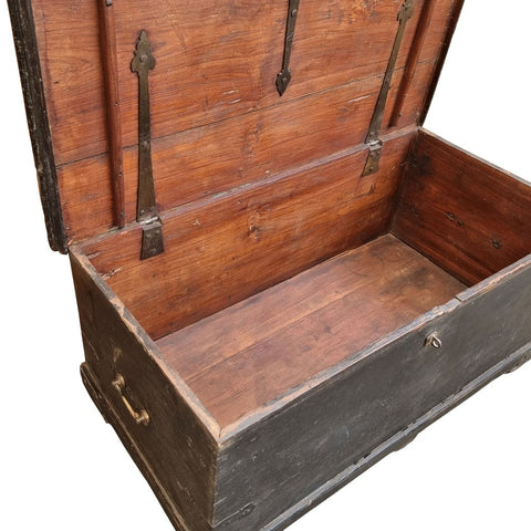 Stoneridge Antique Rustic Wooden Trunk Storage Box