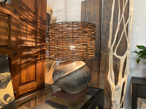 Lampara Hurucan Charcoal Table Lamp With Splitwood Vera Shade - Hector Montero
